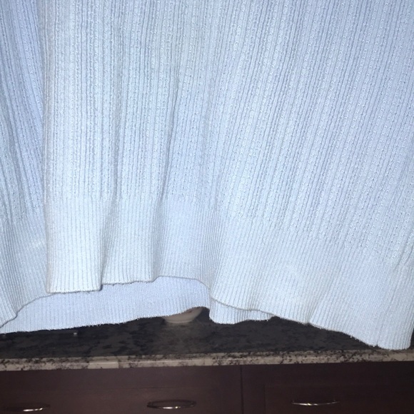 Tradition V neck top size medium - Picture 5 of 5